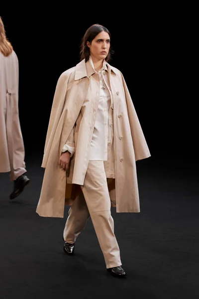Look 25
